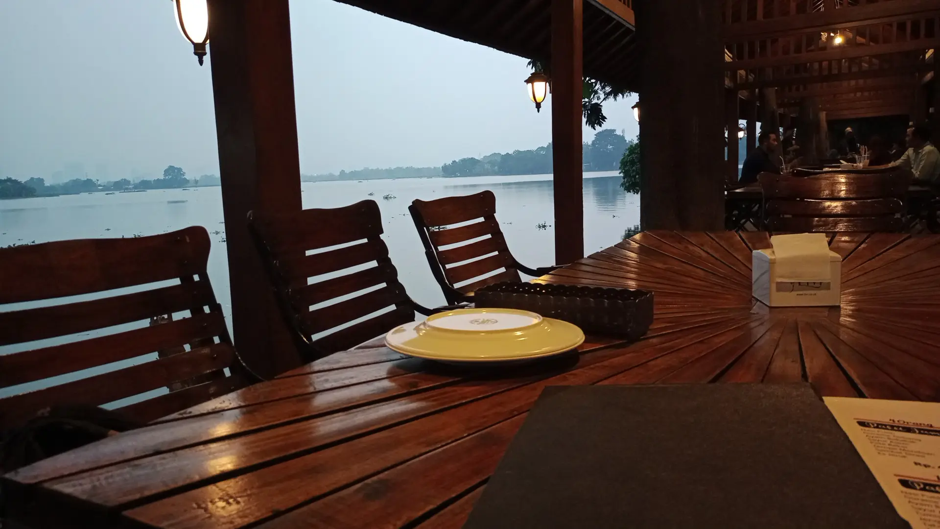 雅加达带娃党请进!这个湖边亲子餐厅,劝你三思而后行 4