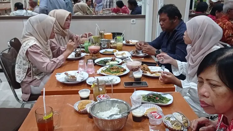 Warung Lesehan Yogyakarta 3