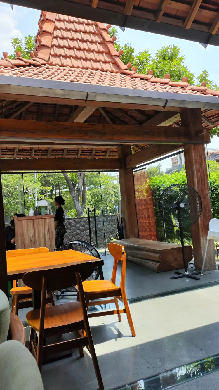 Garden by the Joglo 4