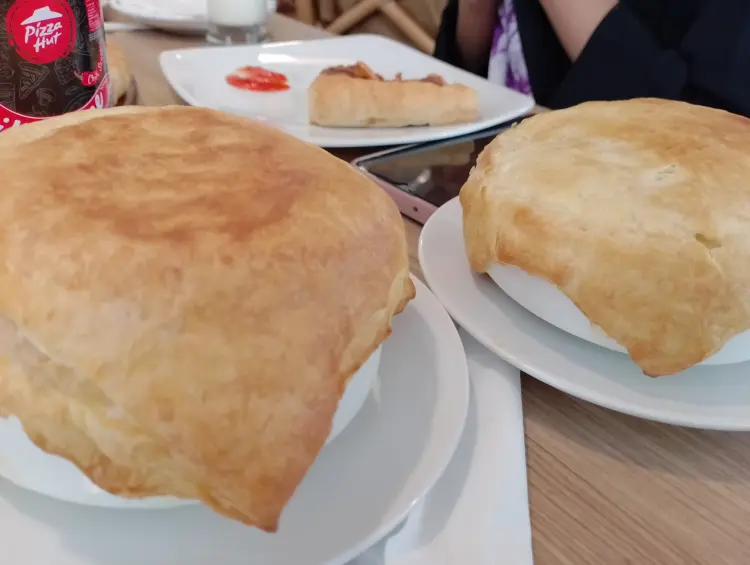 Pizza Hut Restoran 9