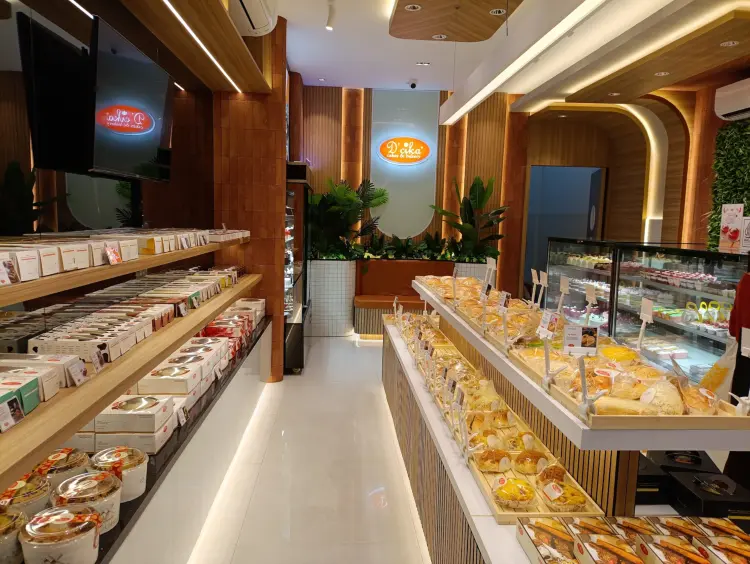 Dcika Cakes & Bakery Hankam, Ujung aspal 1