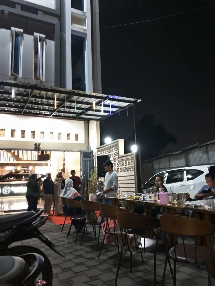 Earth Space Cafe & Karaoke 3