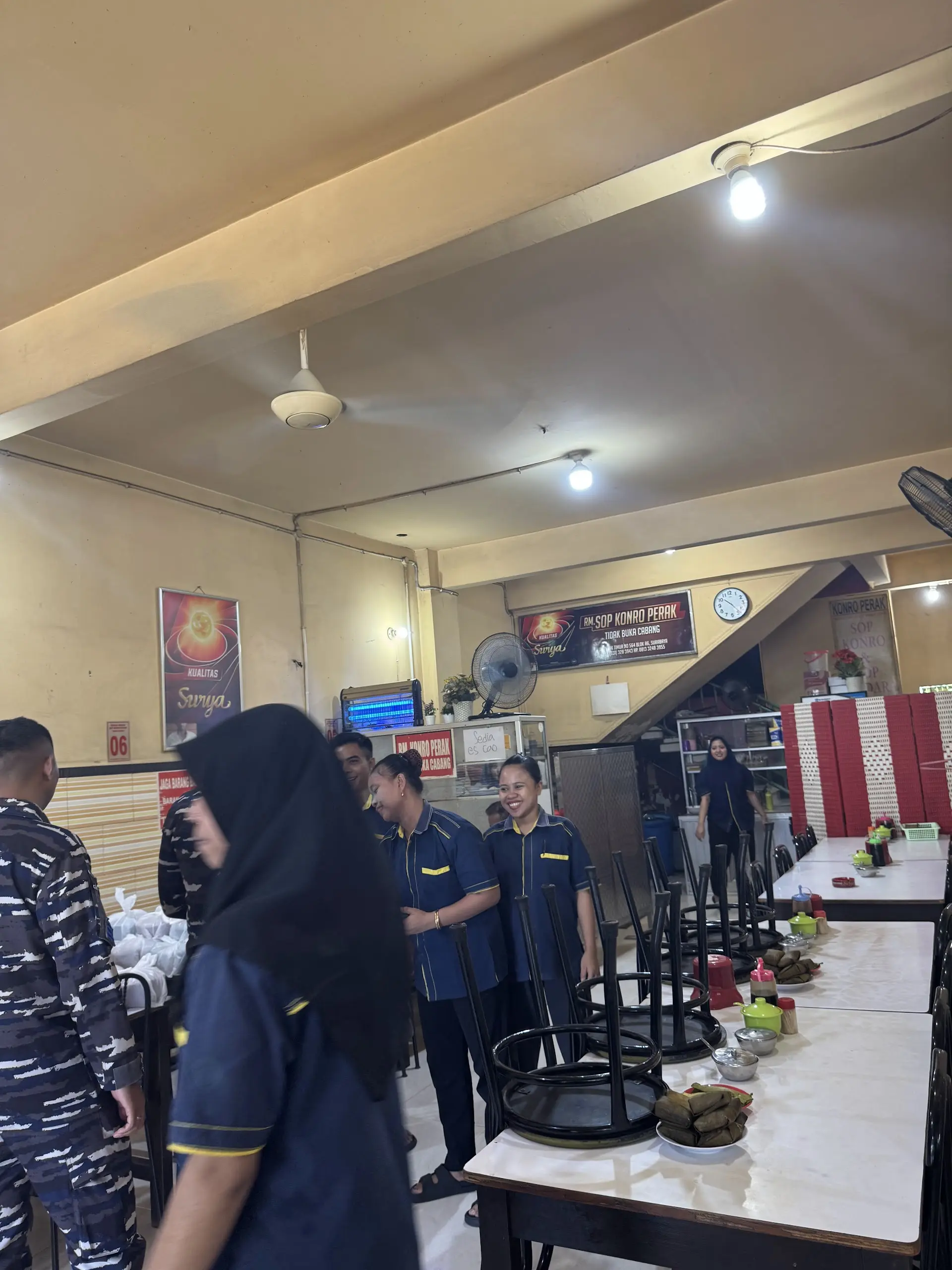 50,000 Rupiah per person, no AC, sweating buckets, but I declare this Surabaya shop is god-tier! 6