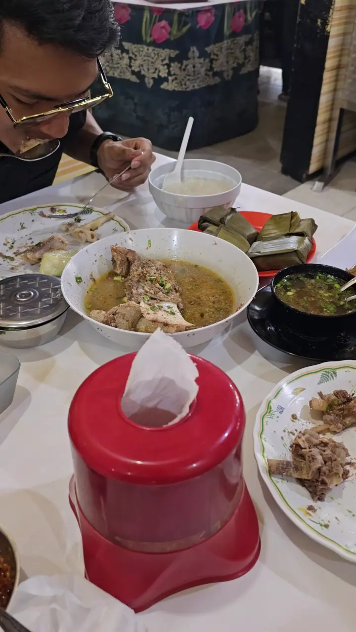 50,000 Rupiah per person, no AC, sweating buckets, but I declare this Surabaya shop is god-tier!