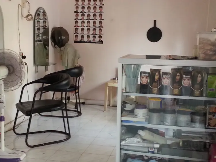 Yona Salon 1
