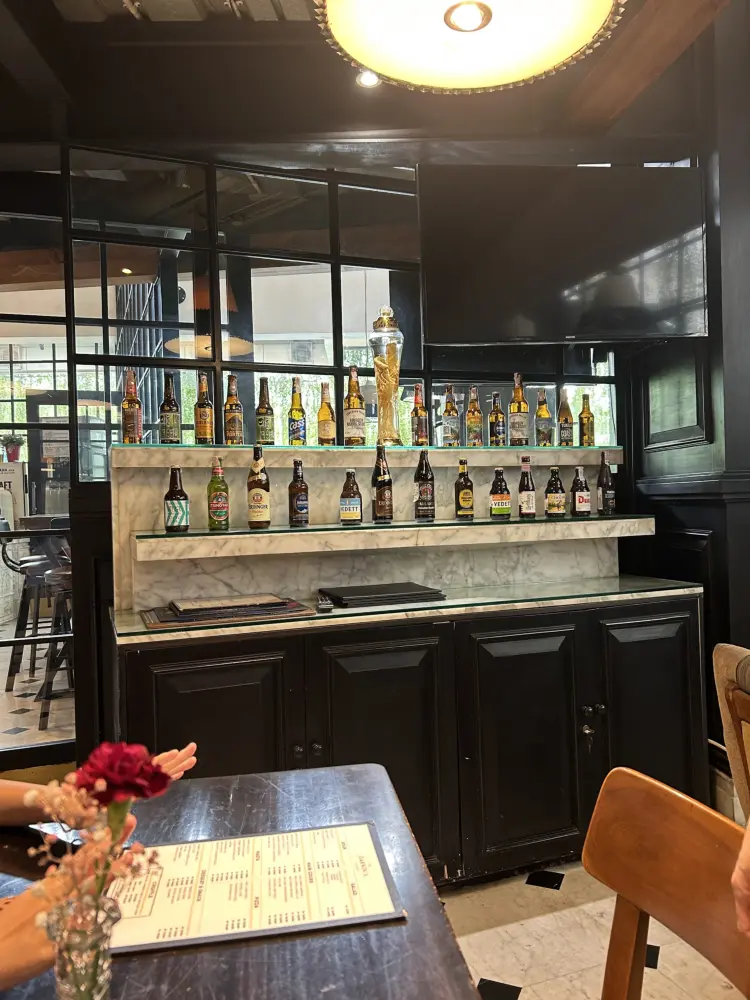 The Darwin's Theory Bistro & Lounge 2