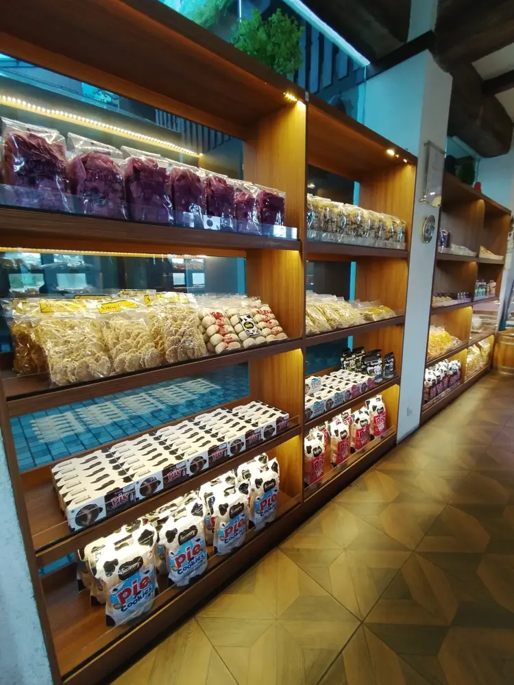 Bavarian Haus Bratwurst 'n Grill 6