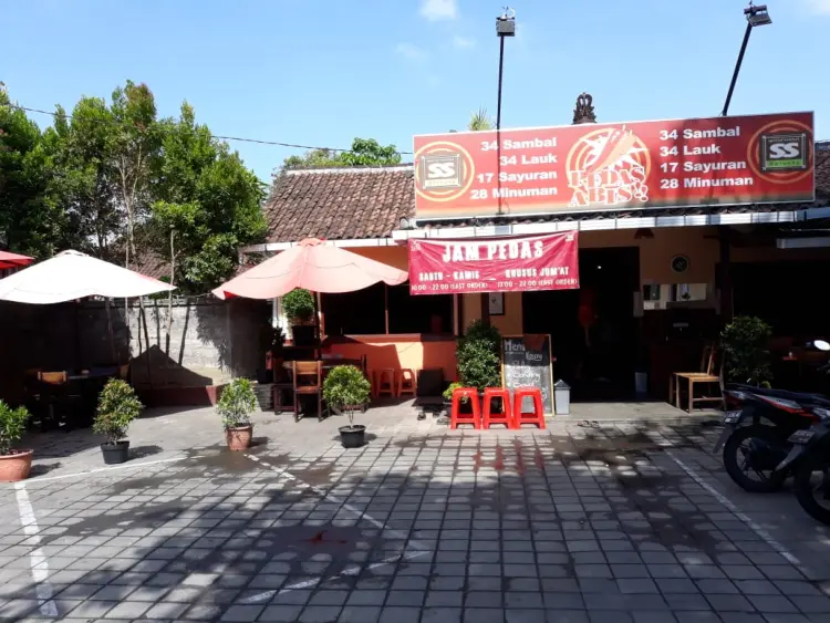 Waroeng Spesial Sambal "SS" Batu Bulan 1