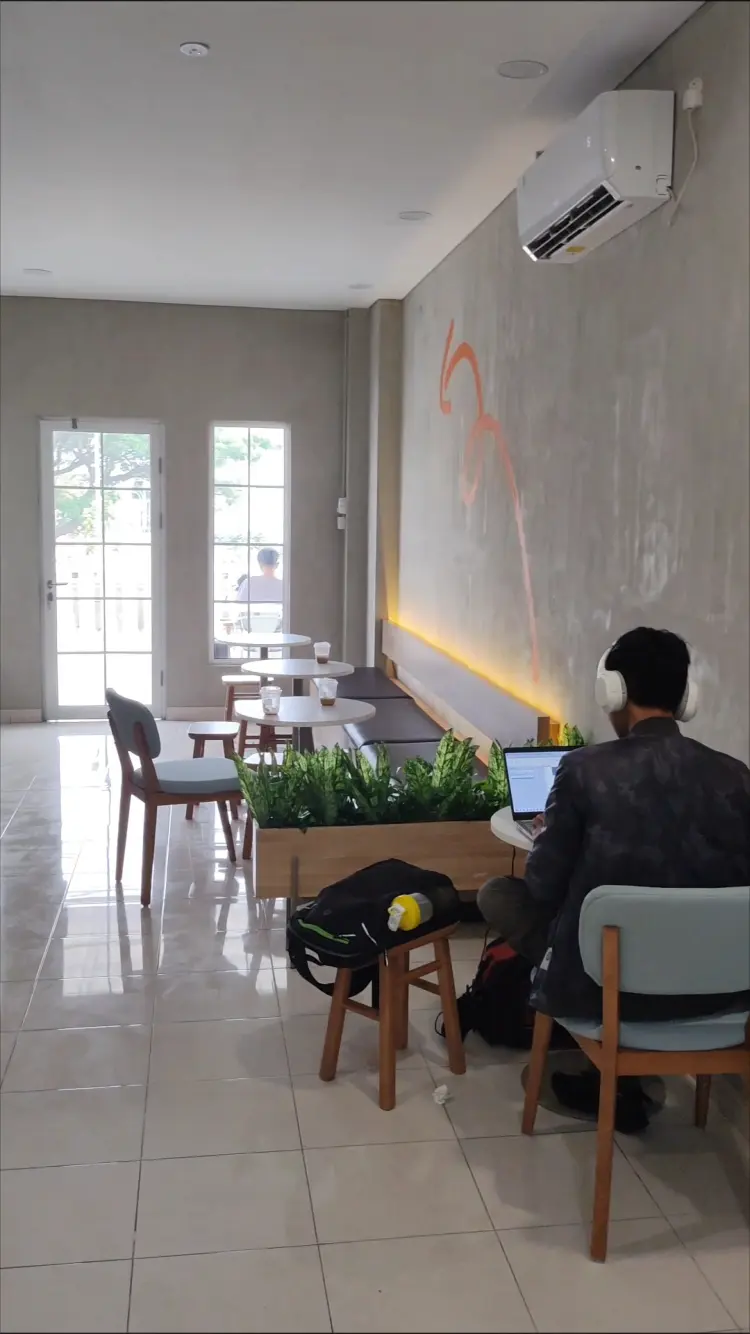 Tomoro Coffee Madison Gading Serpong 8