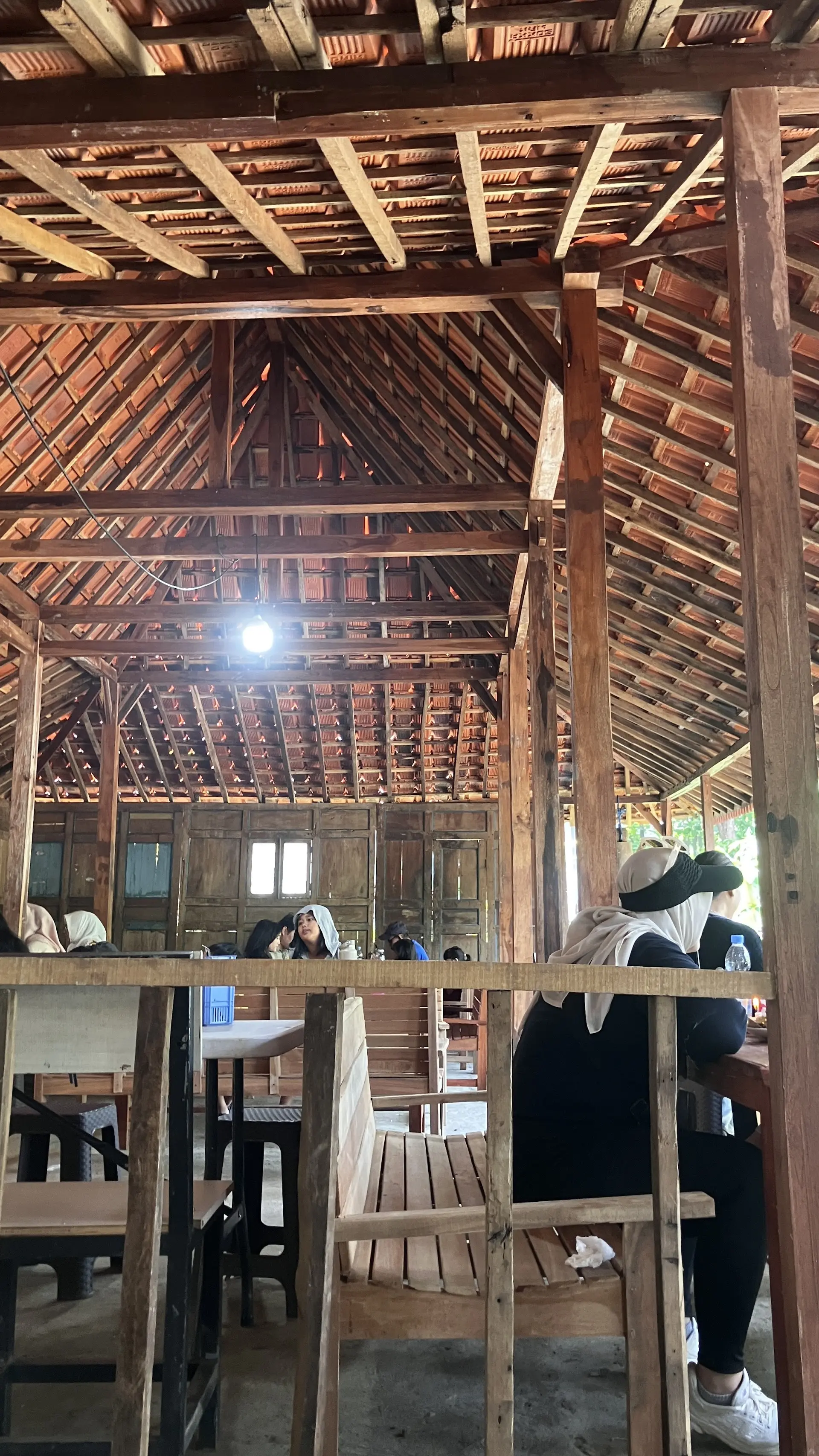 Gudeg kayu bakar di Bogor ini, worth it gak sih antre sejam sampe diserbu lalat? 5