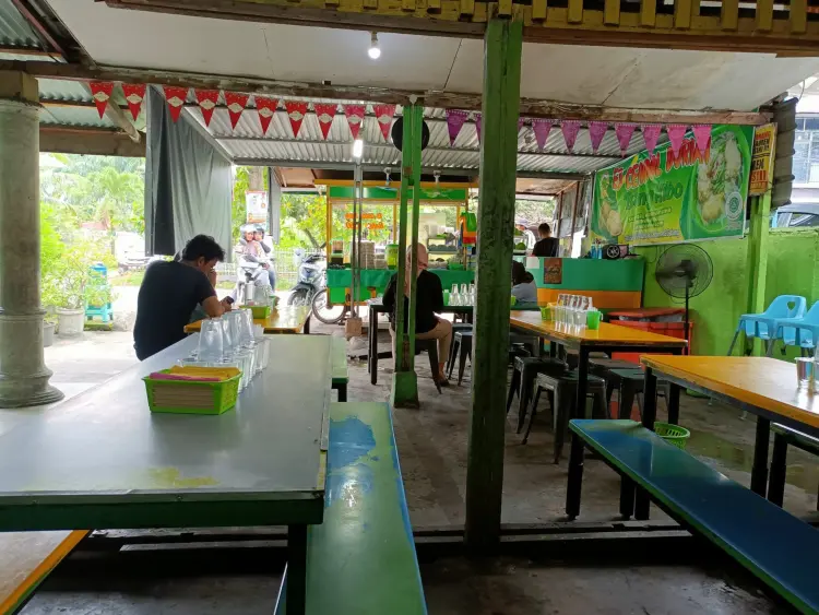 Durian Fanatics, Lock Yourselves In! This Pekanbaru Stall Has More Durian Than Ice