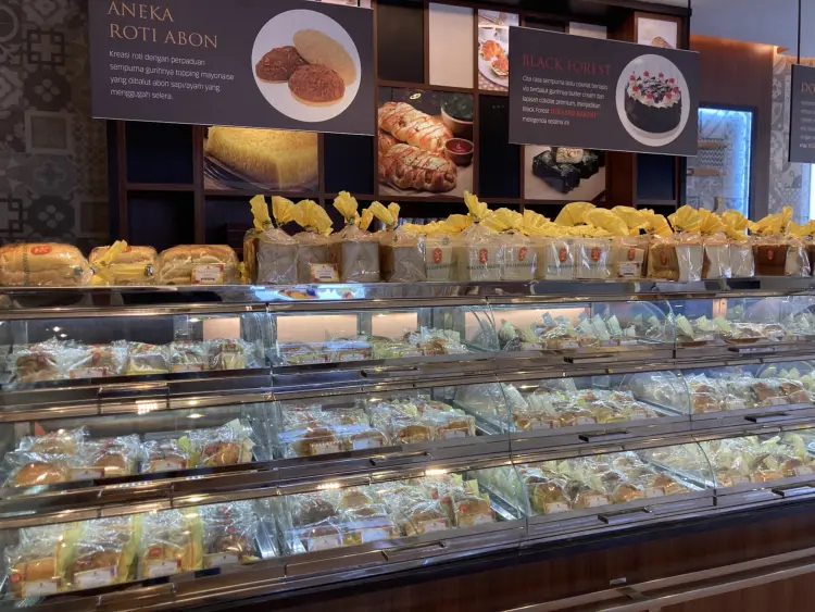 Holland Bakery Menganti 3