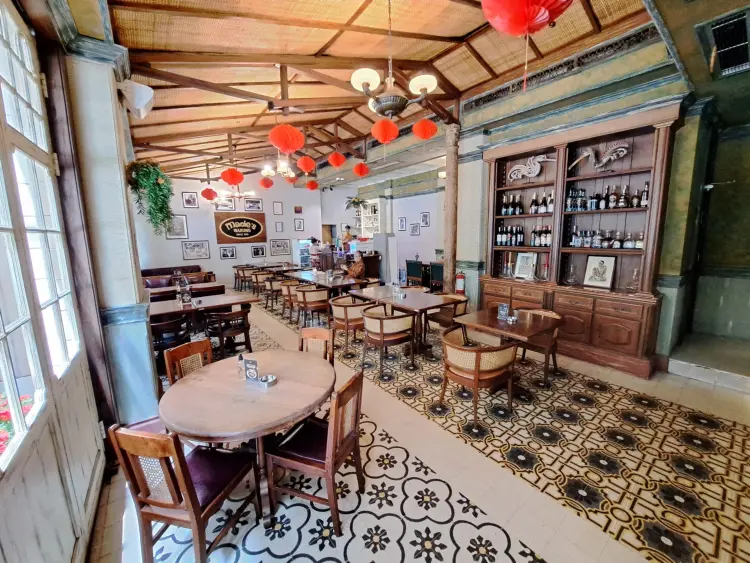 MADE'S WARUNG (Plaza Senayan) 7