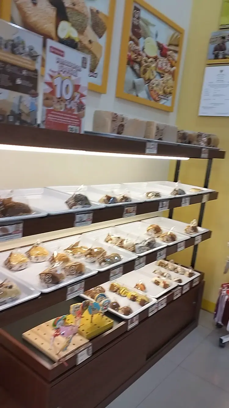 Amorcakes & Bakery Jatimelati - Bekasi 4