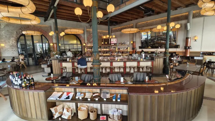 Spiegel All Day Bar & Dining 6