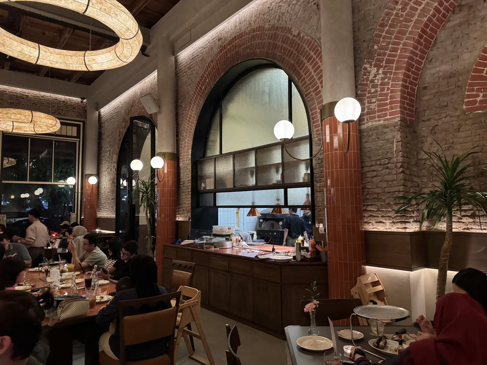 Center Stage of Semarang's Old Town | What's it like eating pizza in an 1895 antique building? 5