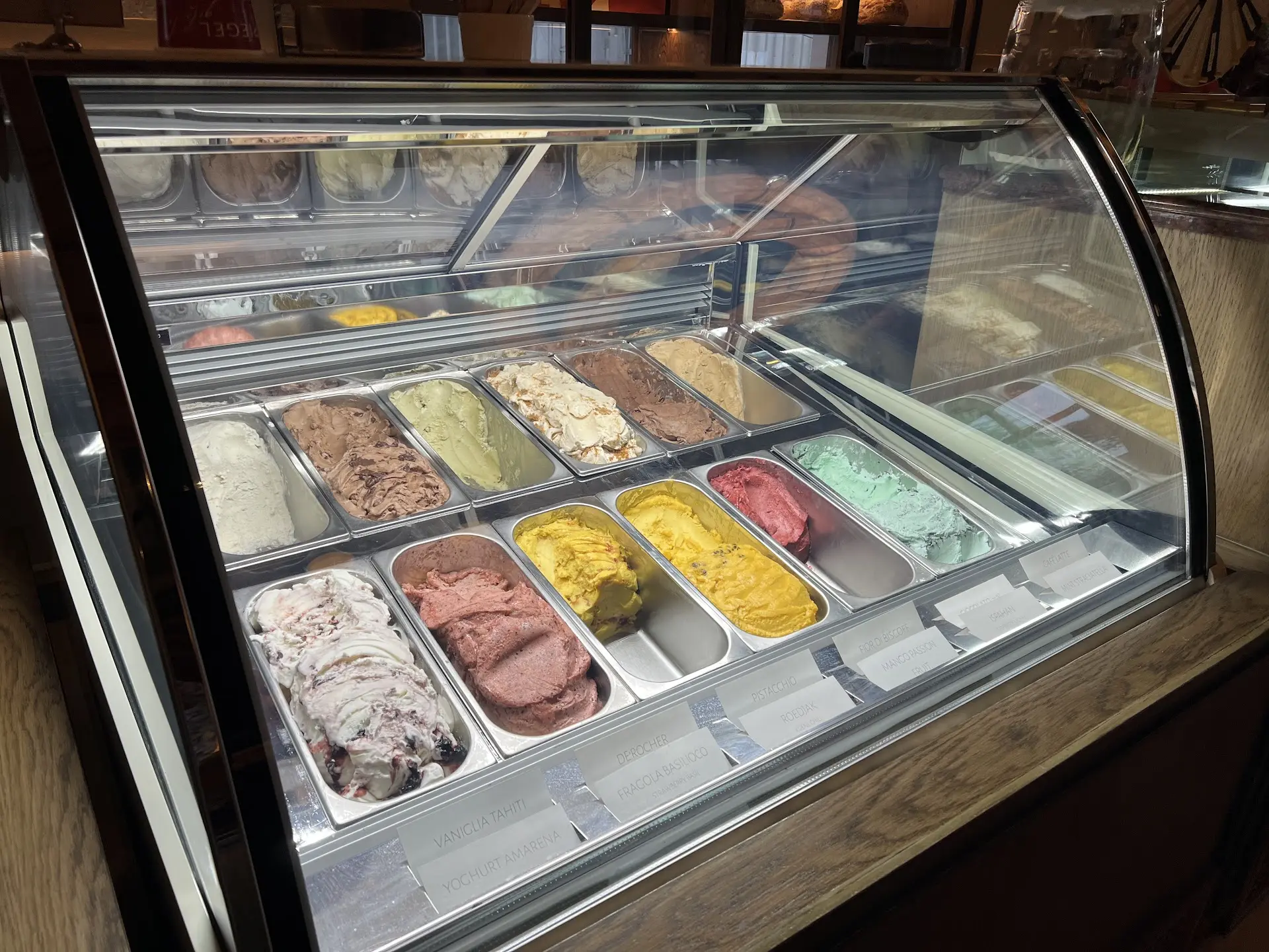 Center Stage of Semarang's Old Town | What's it like eating pizza in an 1895 antique building? 3