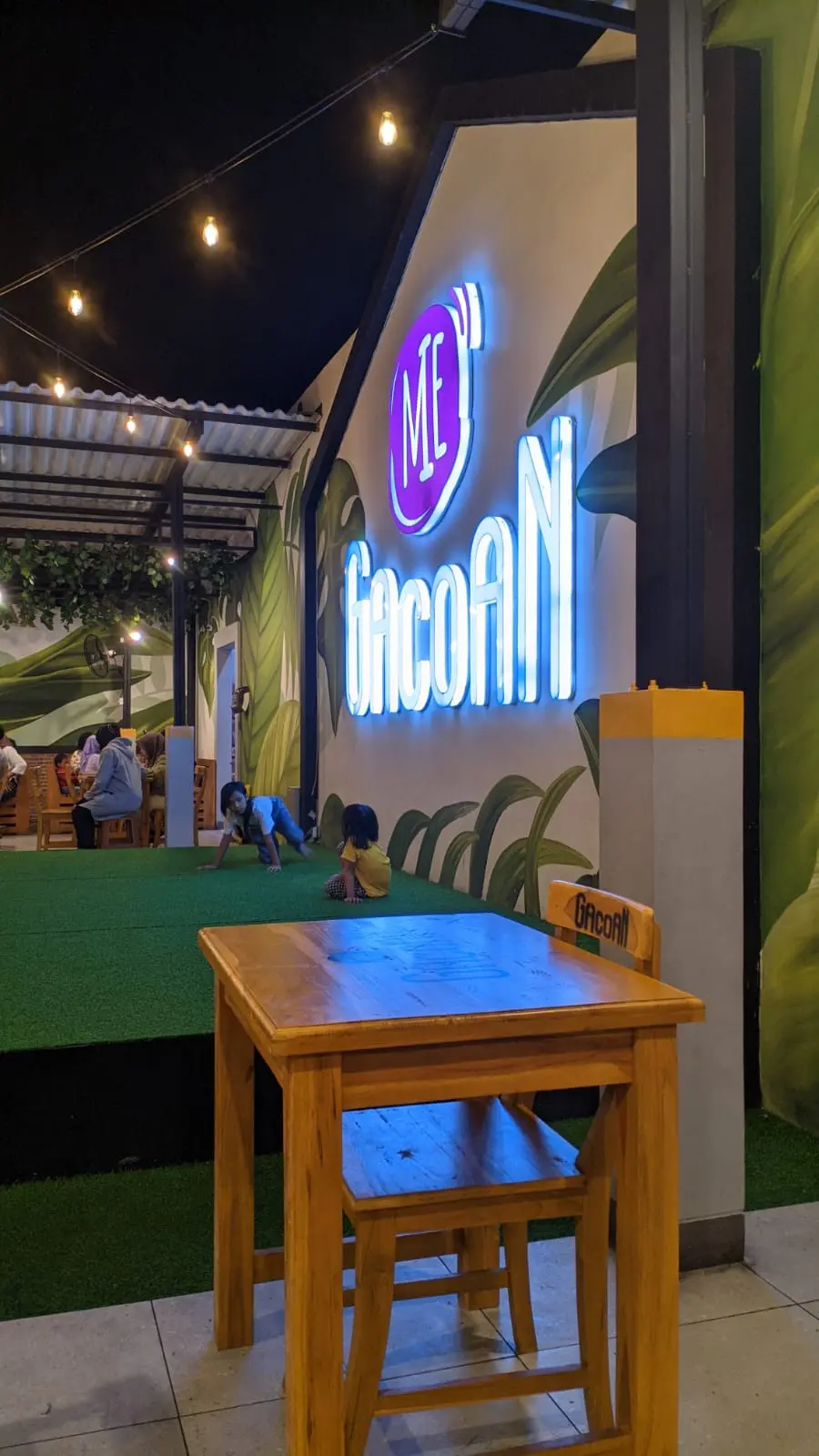 人均10块钱辣到喷火？印尼这家“魔鬼辣面”我服了 7