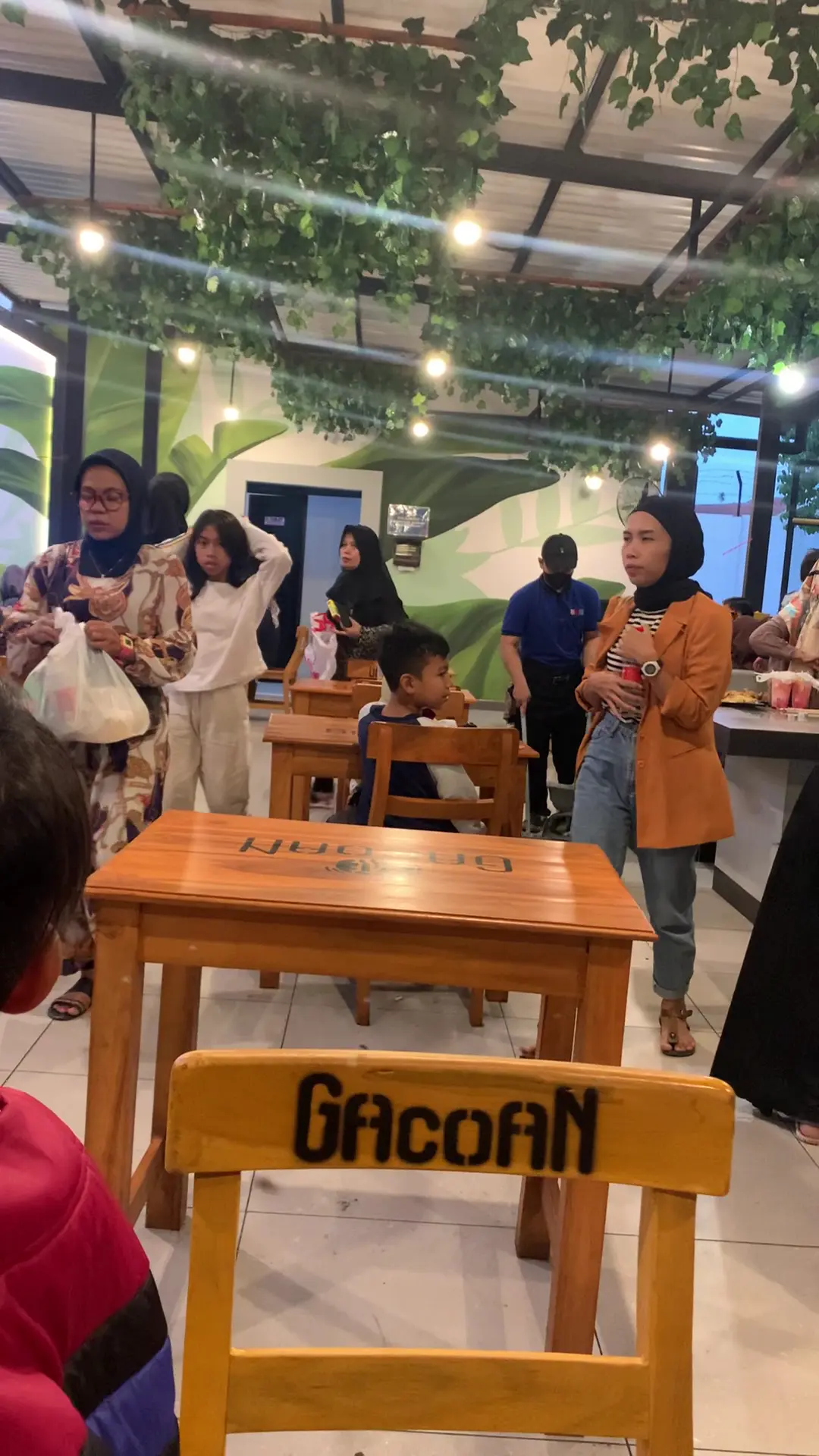 人均10块钱辣到喷火？印尼这家“魔鬼辣面”我服了 1