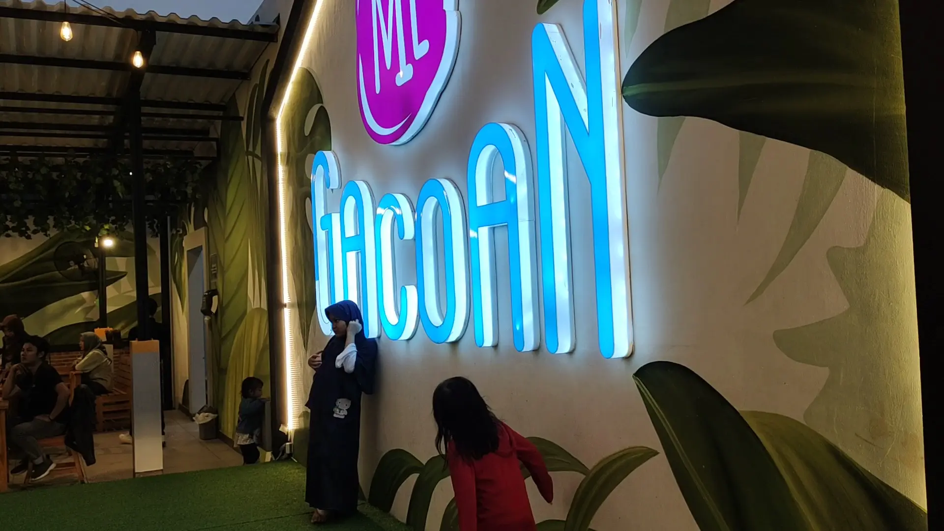 人均10块钱辣到喷火？印尼这家“魔鬼辣面”我服了 3