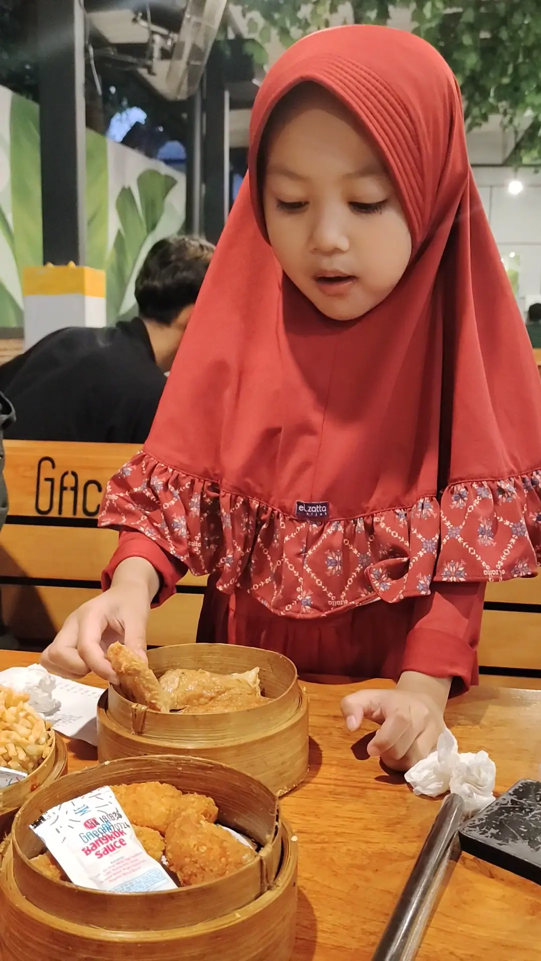 人均10块钱辣到喷火？印尼这家“魔鬼辣面”我服了 6