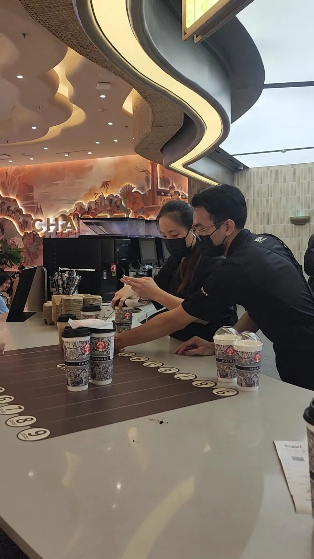 Anjay, rela antre 2 jam cuma buat "air" ini? Review jujur Chagee Jakarta 7