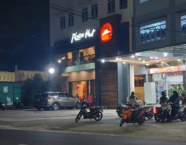 Pizza Hut Restoran 1