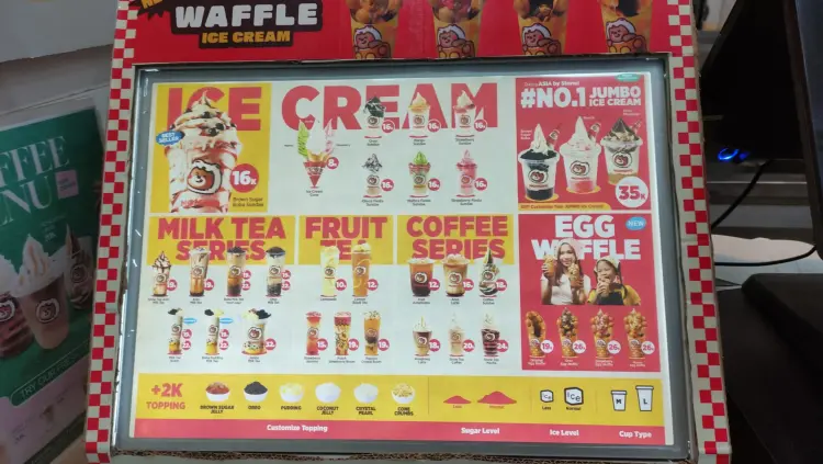 MOMOYO A.Yani km 2,5 (ice cream & fruit tea) 9