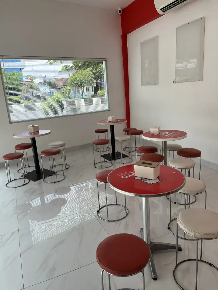 MOMOYO A.Yani km 2,5 (ice cream & fruit tea) 5