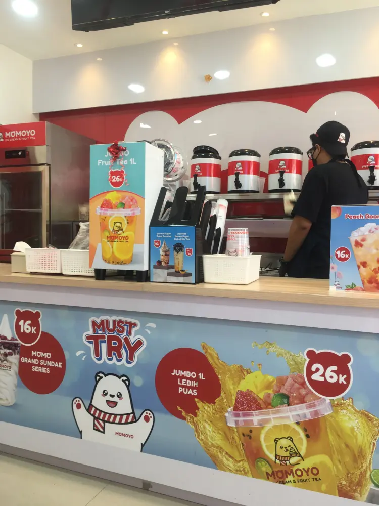 MOMOYO A.Yani km 2,5 (ice cream & fruit tea) 6