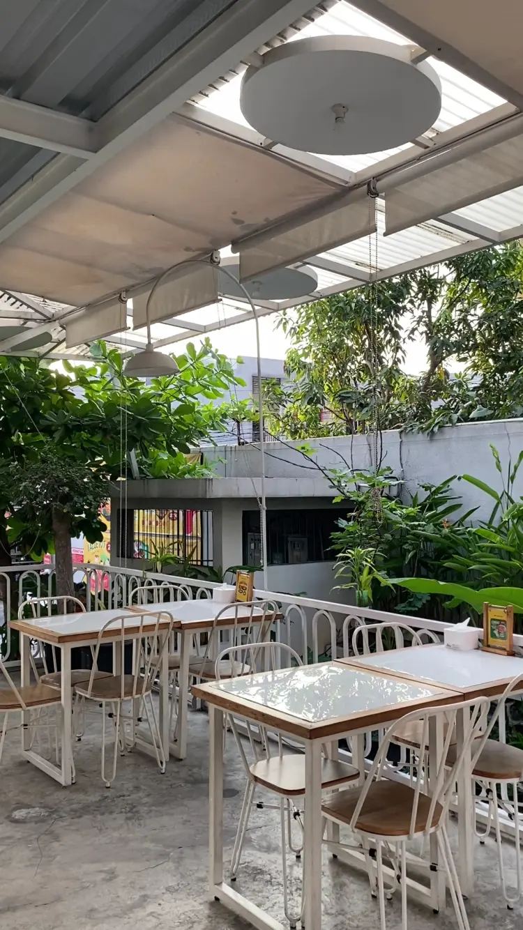 Yi Cha Cha Hotpot & Cafe 3