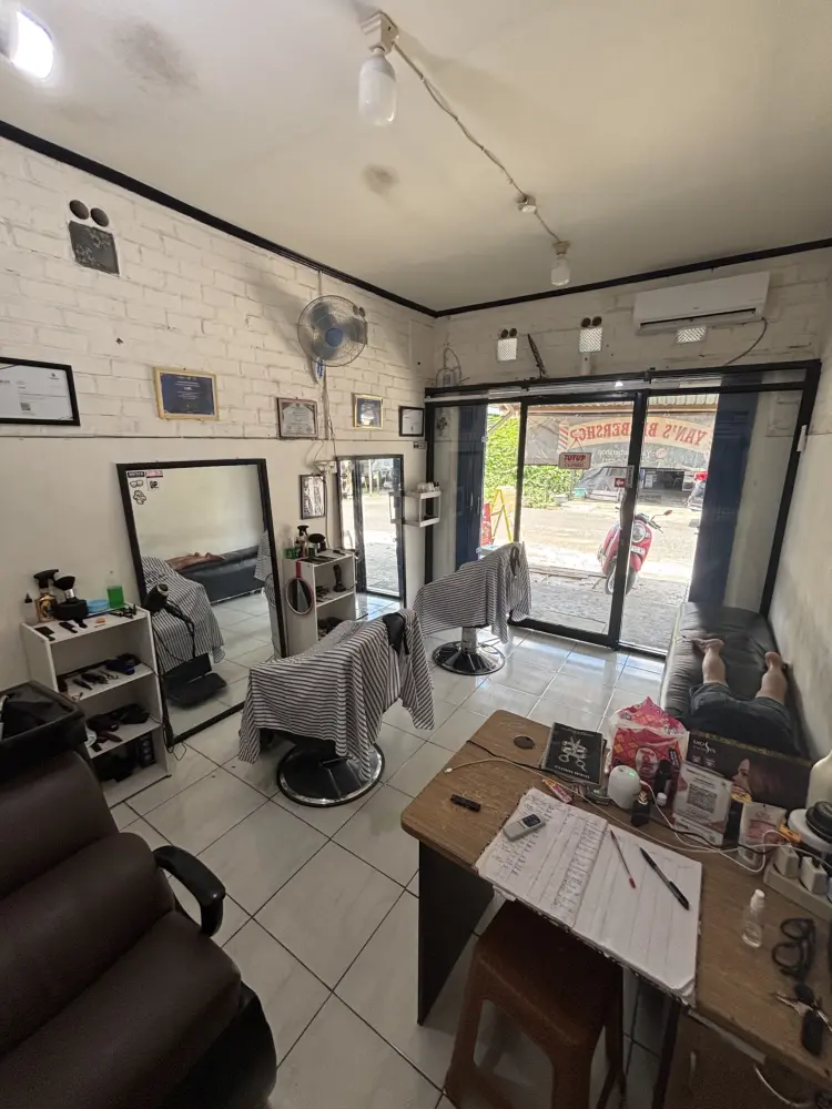 The Yan's Barbershop 1