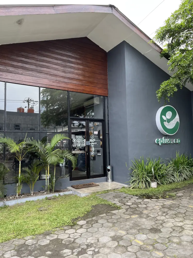 eplus co coffee & coworking 1