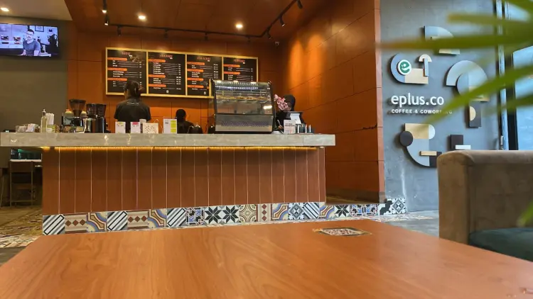eplus co coffee & coworking 3