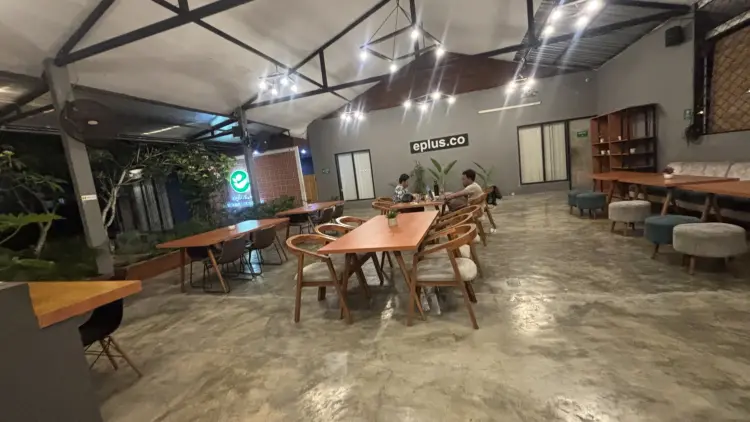 eplus co coffee & coworking 6