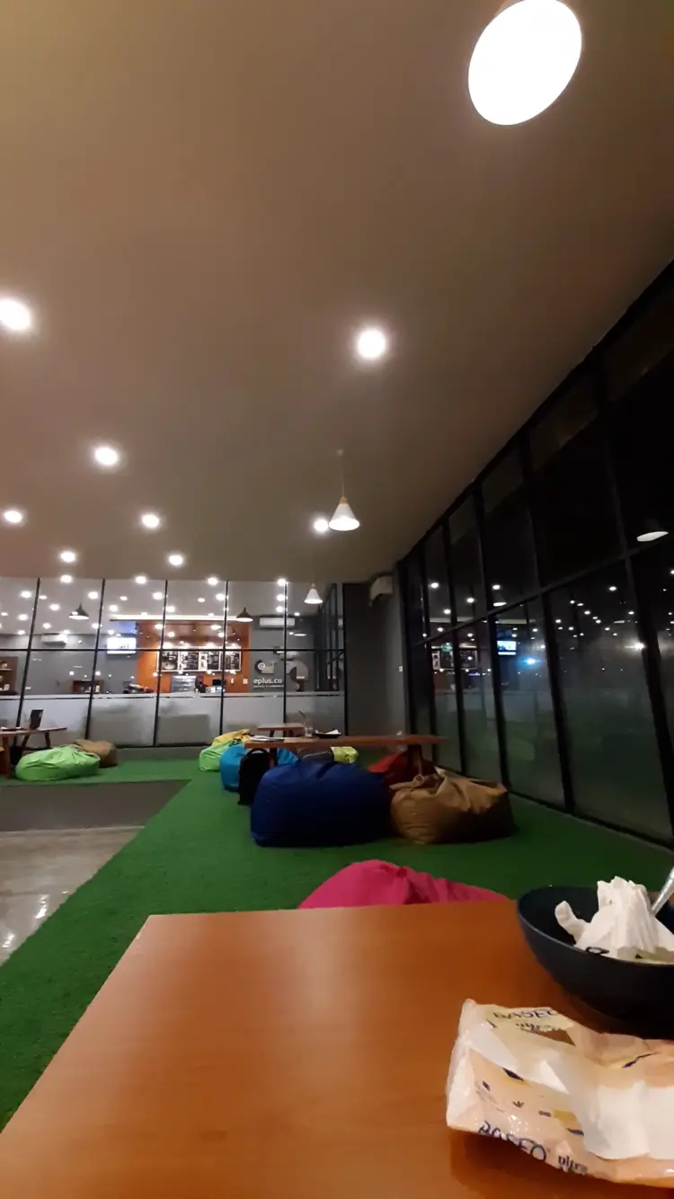 eplus co coffee & coworking 2