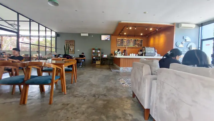 eplus co coffee & coworking 4