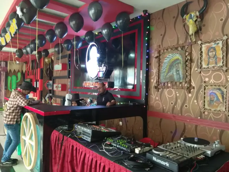 CHARLY VHT FAMILY KARAOKE GARUT 2