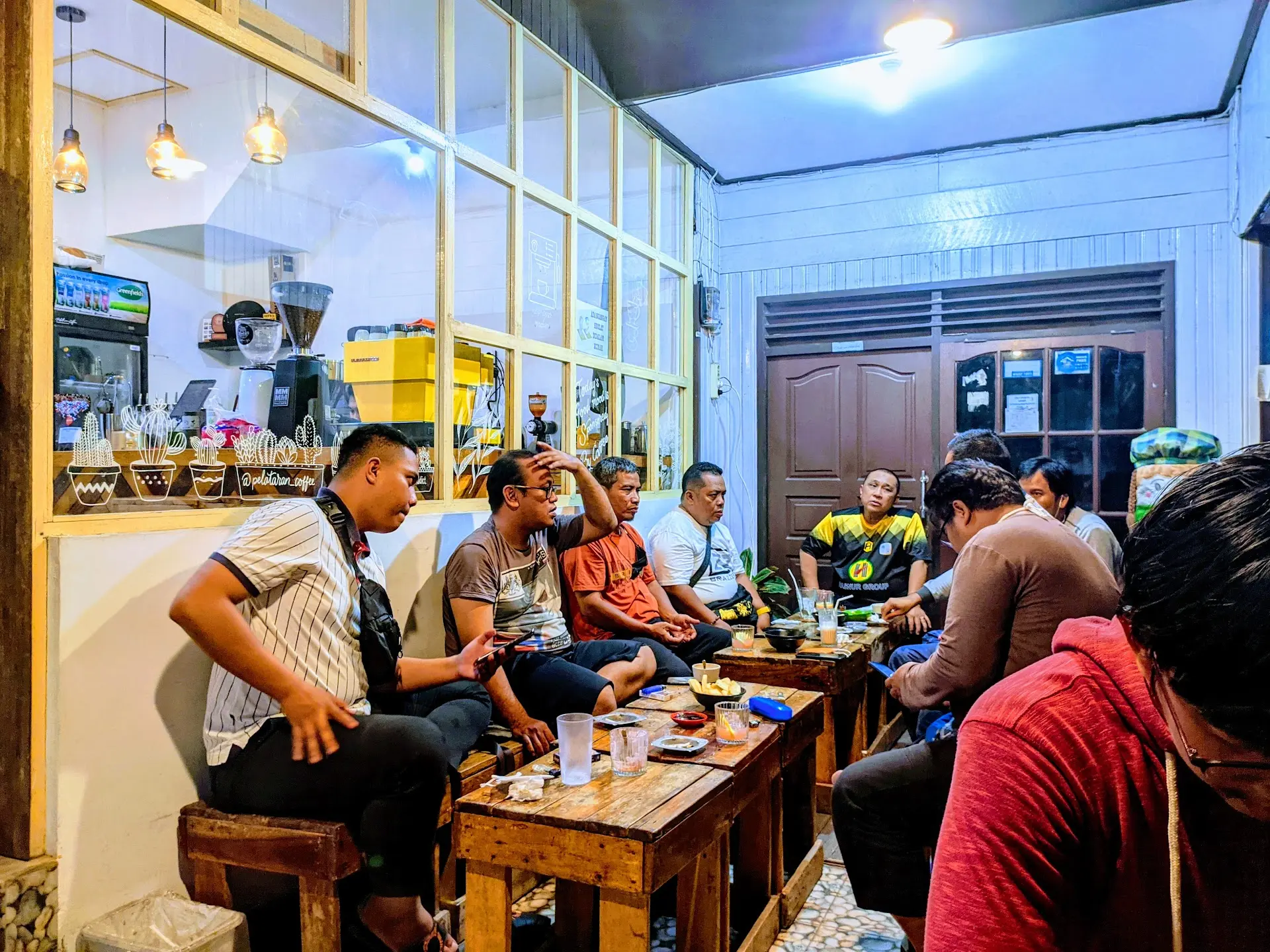 在Banjarmasin,我为这碗Indomie和20k的咖啡,钻进了一个居民小院 2