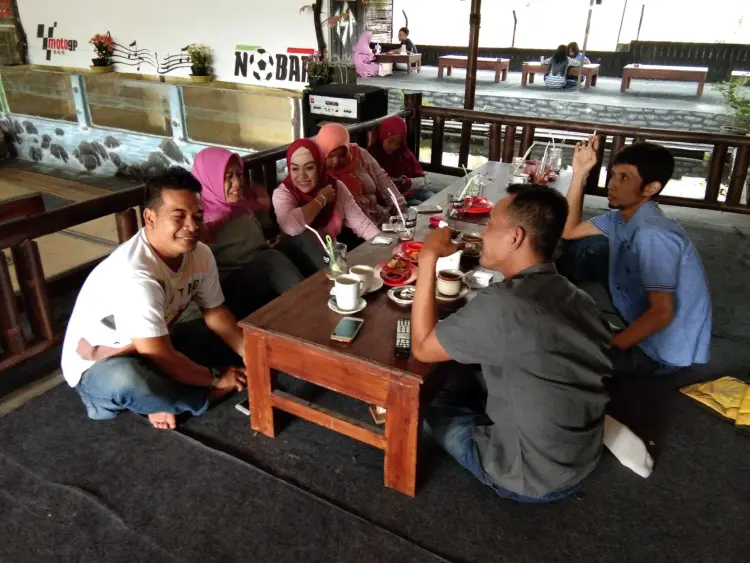 Angkringan Stasiun Pagotan 9