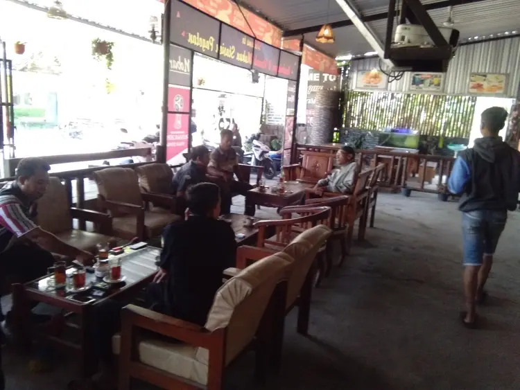 Angkringan Stasiun Pagotan 3