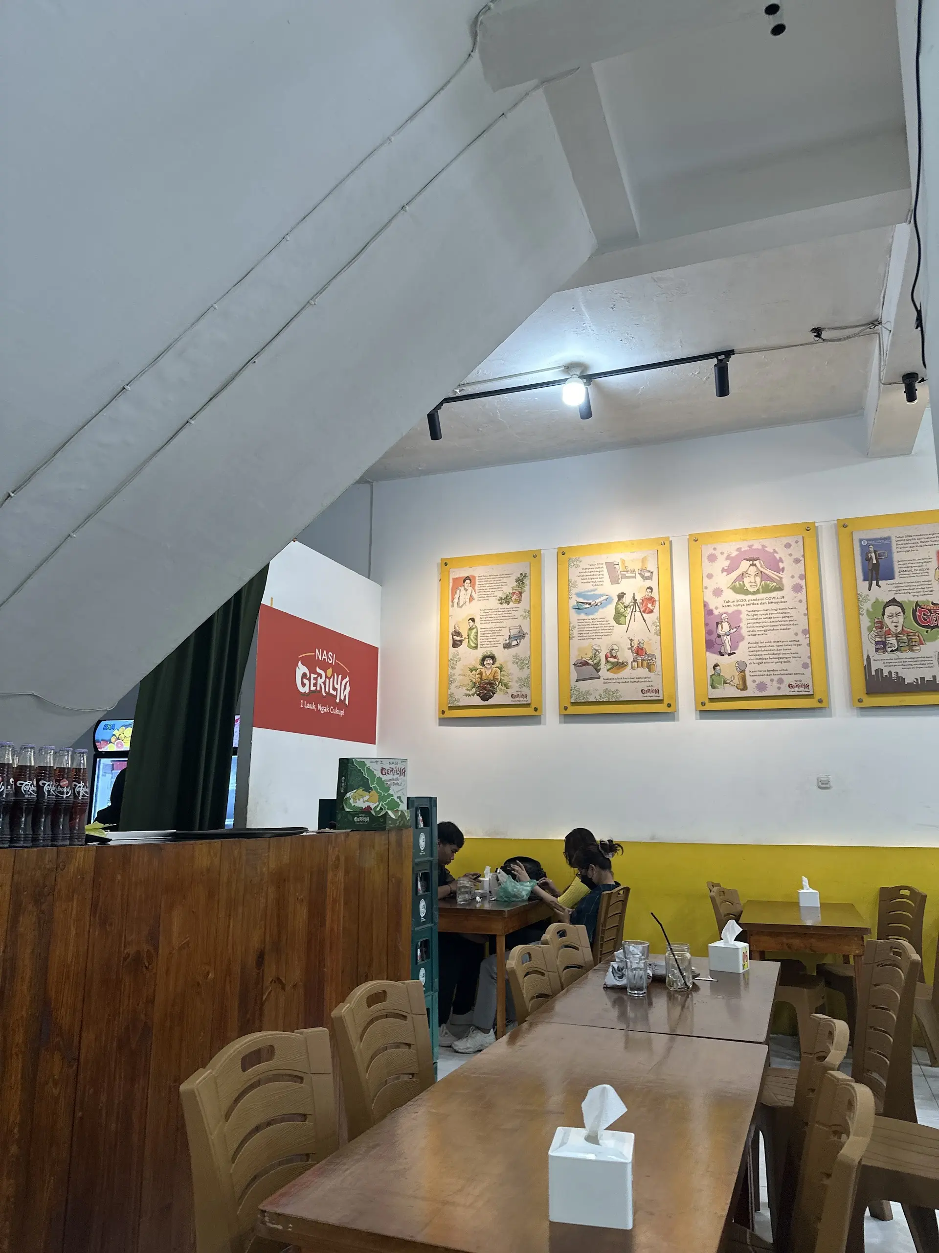 Google 4.9星，我却在棉兰这家网红店吃到了夹生饭和口红杯？ 5