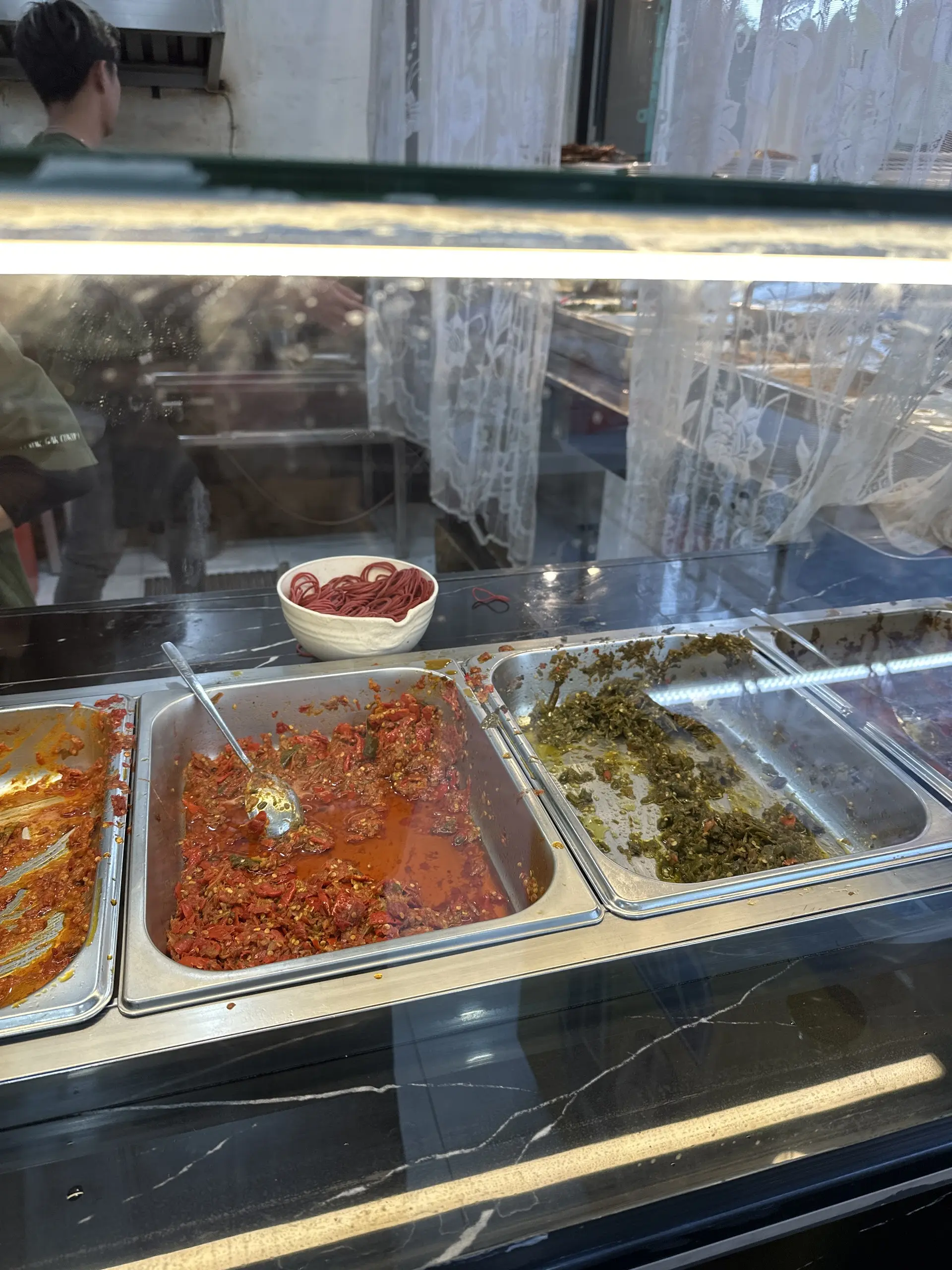 Google 4.9星，我却在棉兰这家网红店吃到了夹生饭和口红杯？ 4