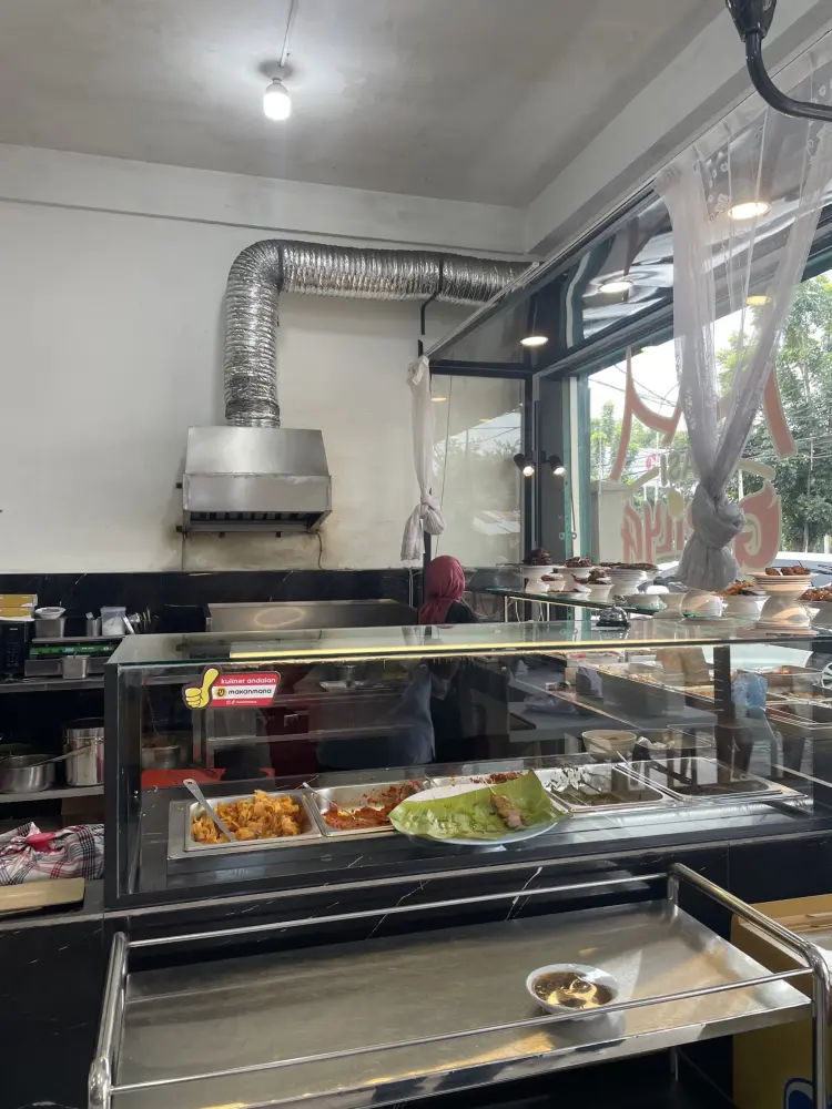 Google 4.9星，我却在棉兰这家网红店吃到了夹生饭和口红杯？