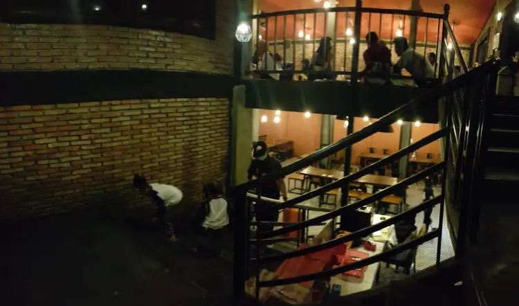 Warung makan Mom's Kitchen 9