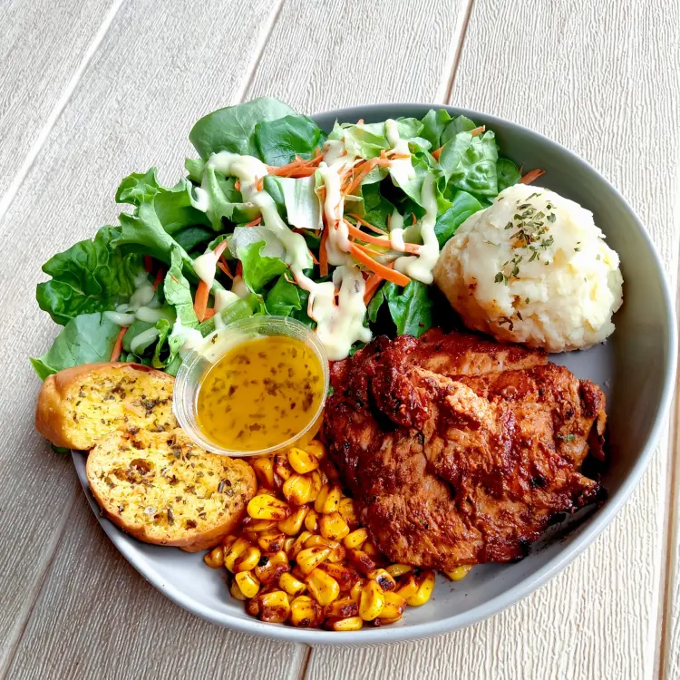 Jinawi Greens & Bistro 1