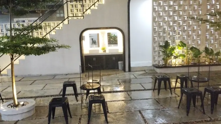 Dande’s Coffee & Eatery 5