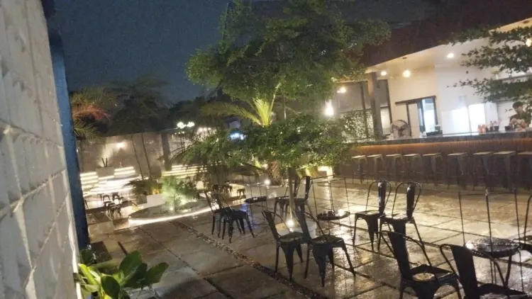 Dande’s Coffee & Eatery 7