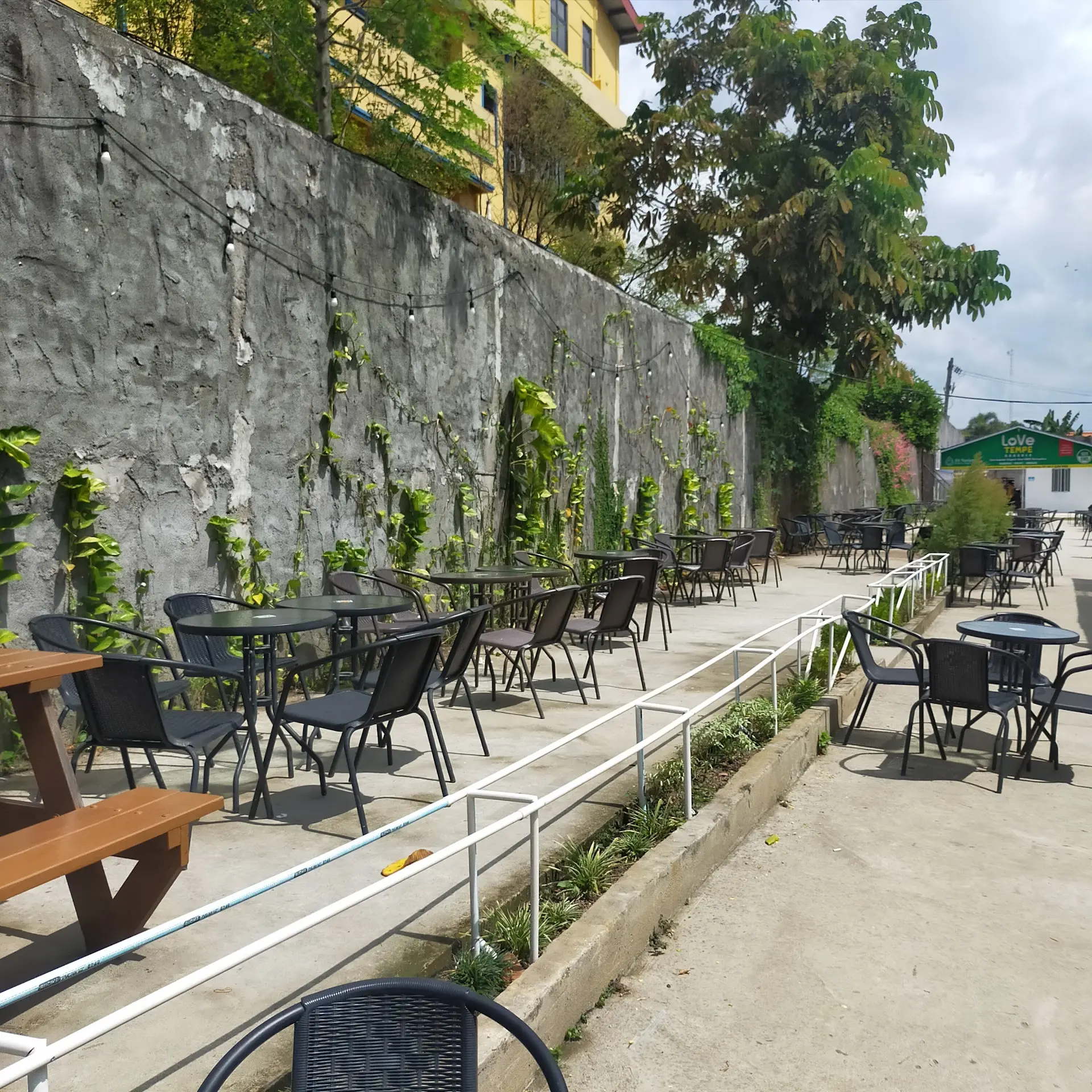 This farm restaurant in Medan: Truly beautiful, but also truly hot 🥵 6