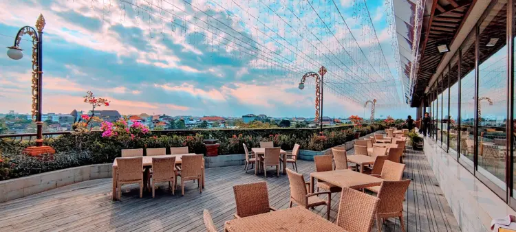 Berlin Gastro Kitchen and Pool Bar 2